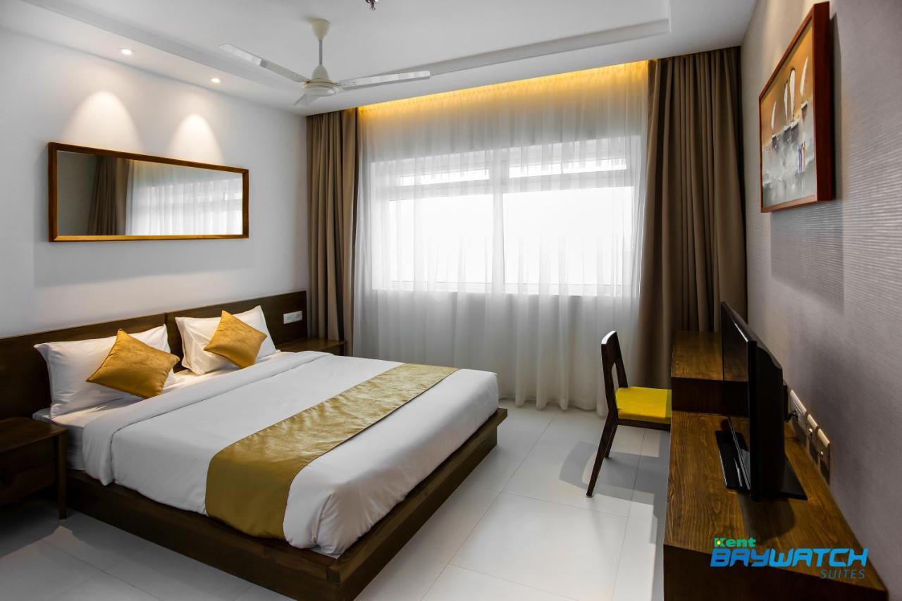 Kent Baywatch Suites Kochi Exterior foto