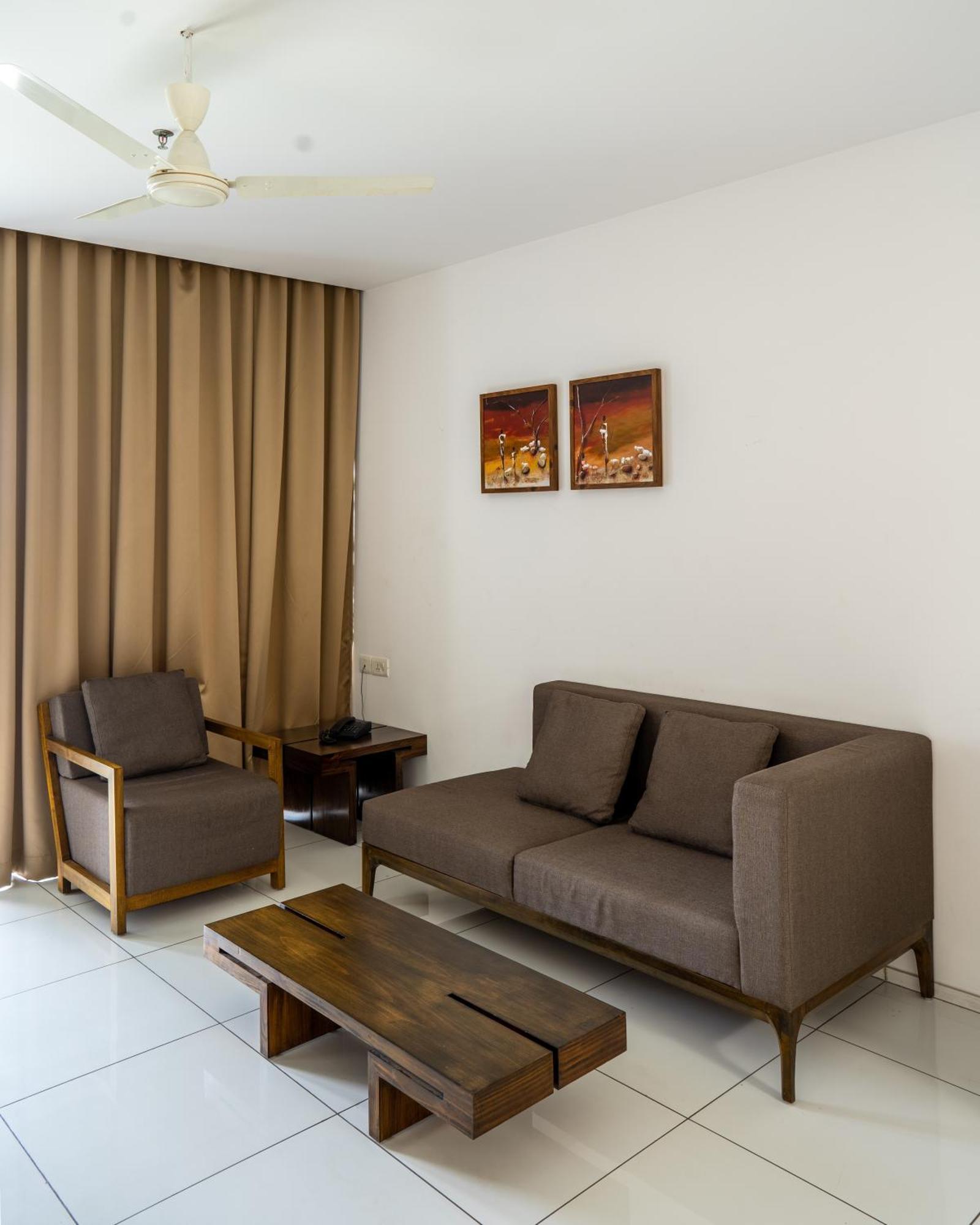 Kent Baywatch Suites Kochi Exterior foto
