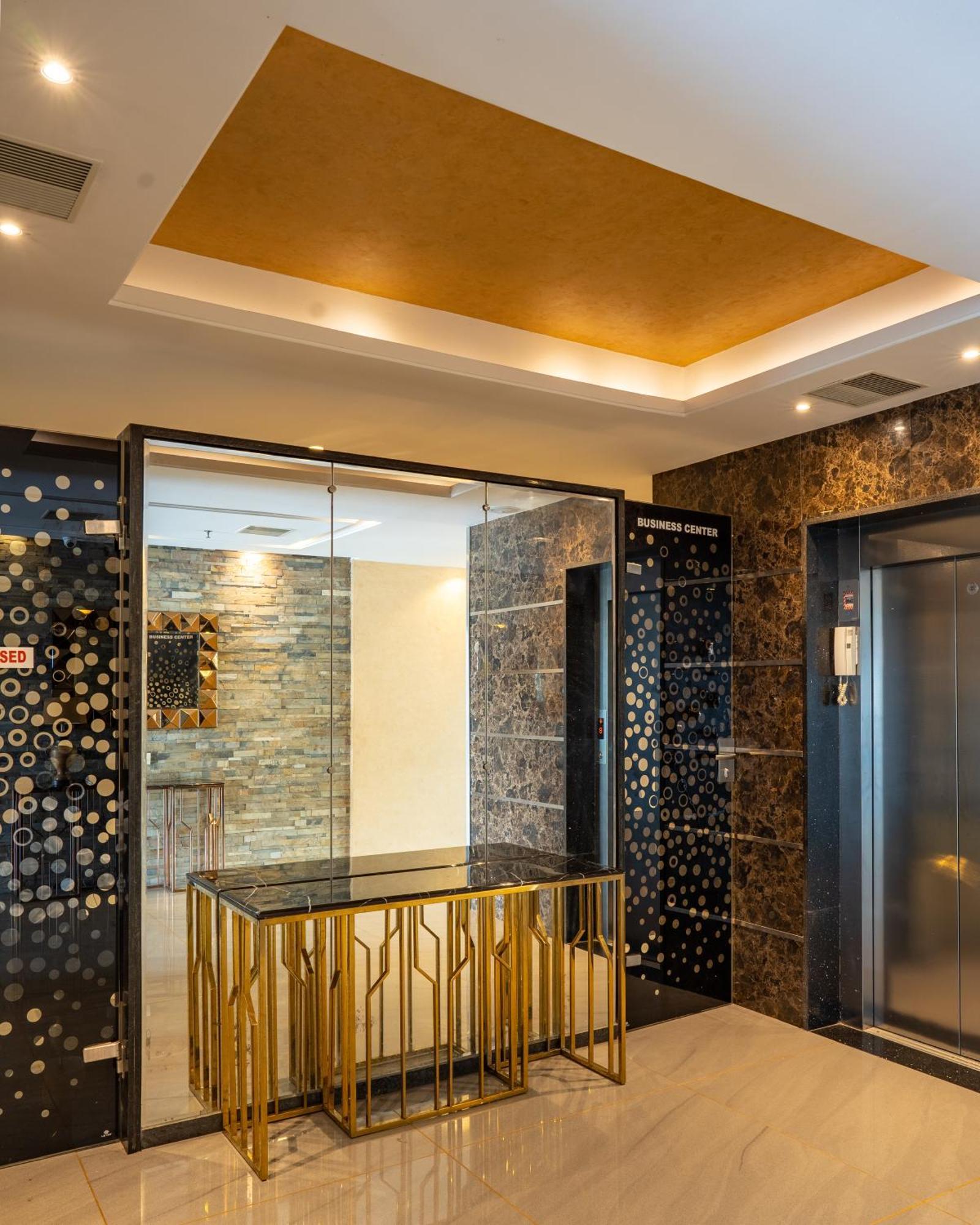 Kent Baywatch Suites Kochi Exterior foto