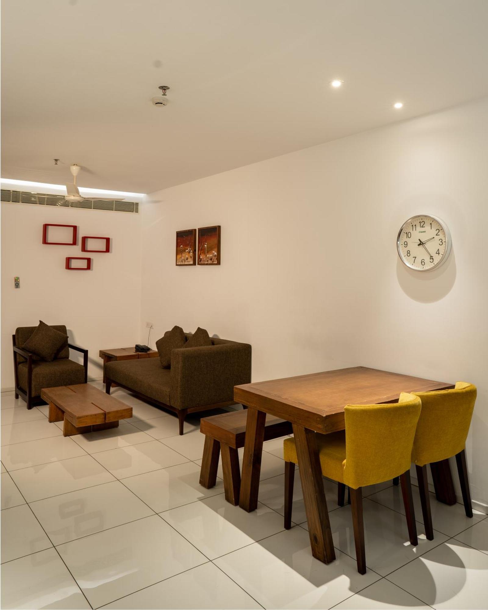 Kent Baywatch Suites Kochi Exterior foto