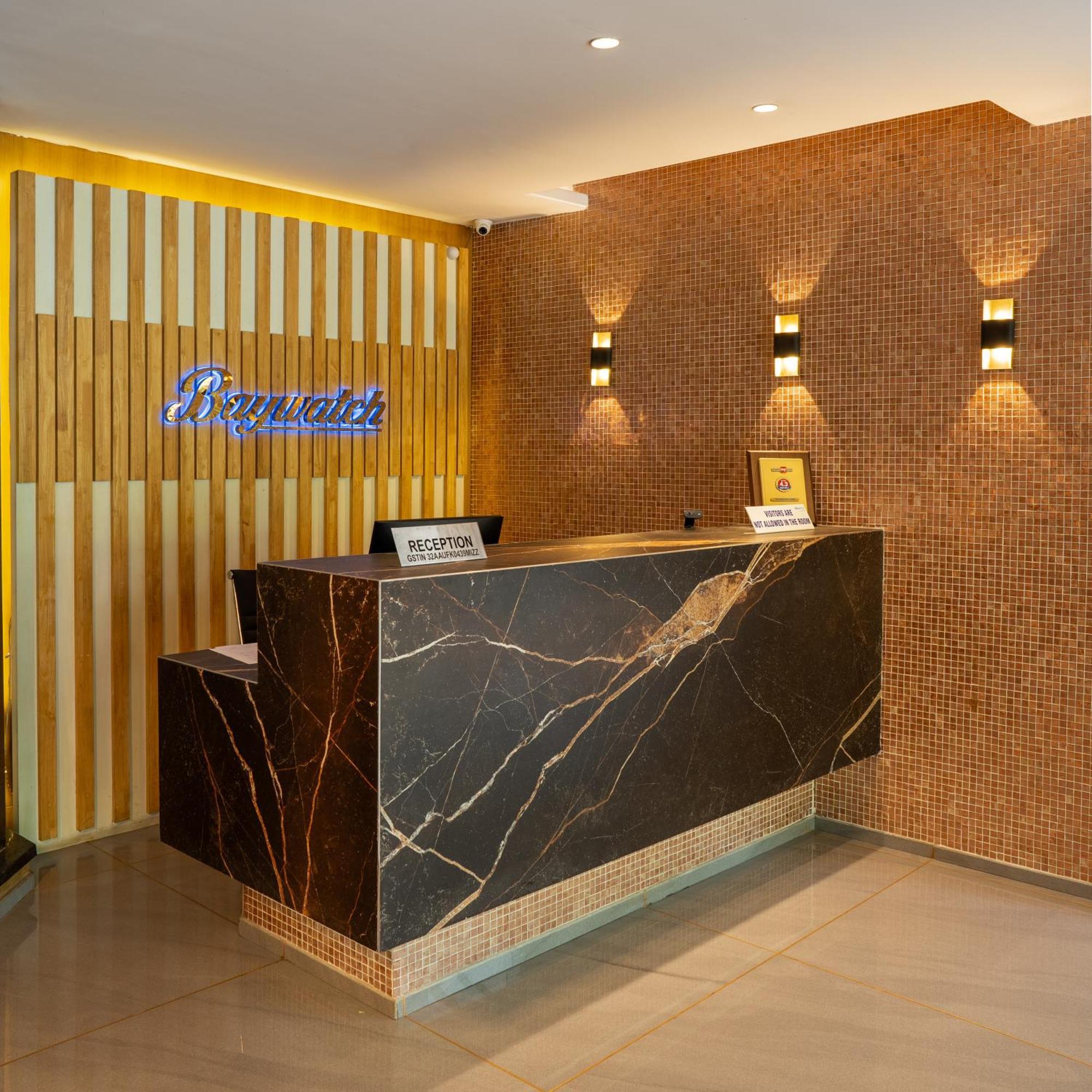 Kent Baywatch Suites Kochi Exterior foto