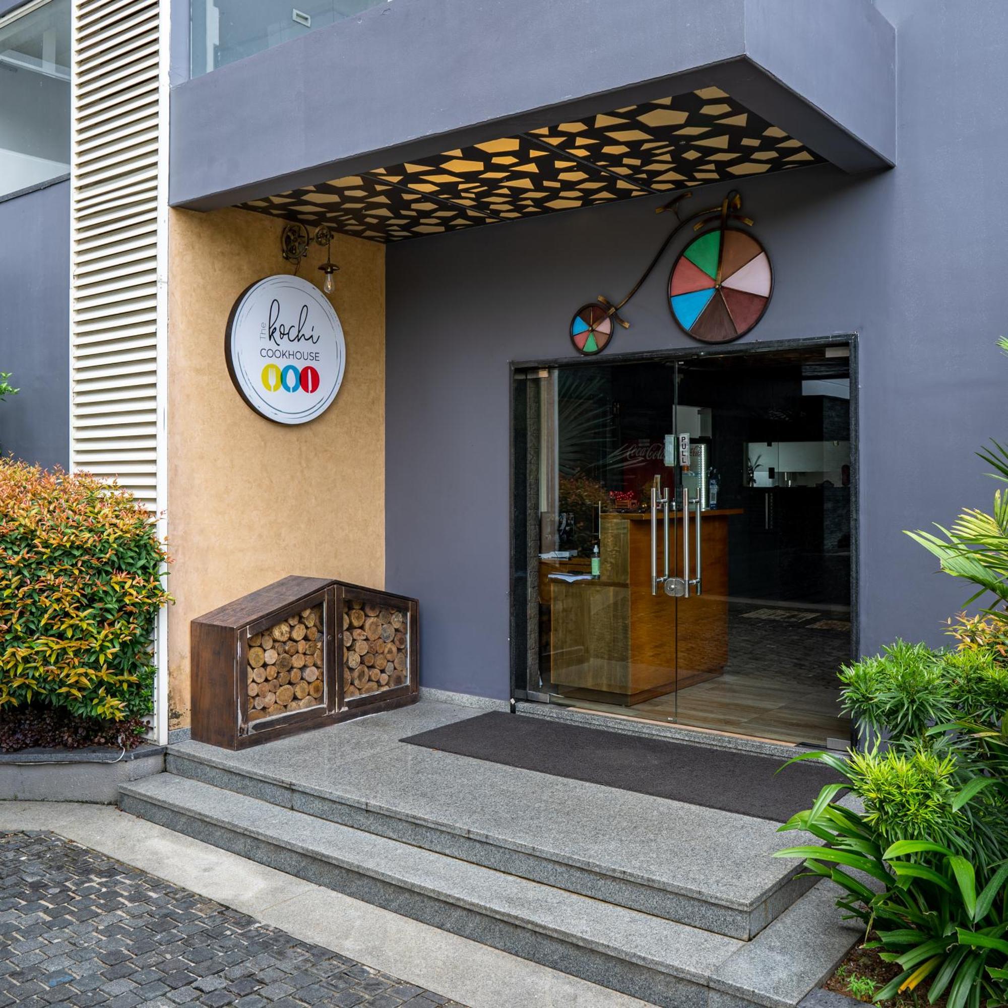 Kent Baywatch Suites Kochi Exterior foto