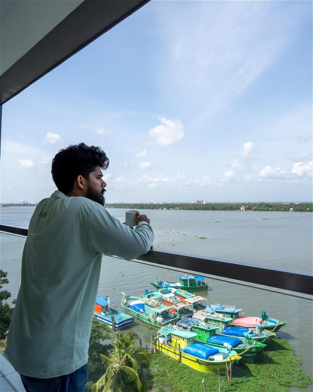 Kent Baywatch Suites Kochi Exterior foto