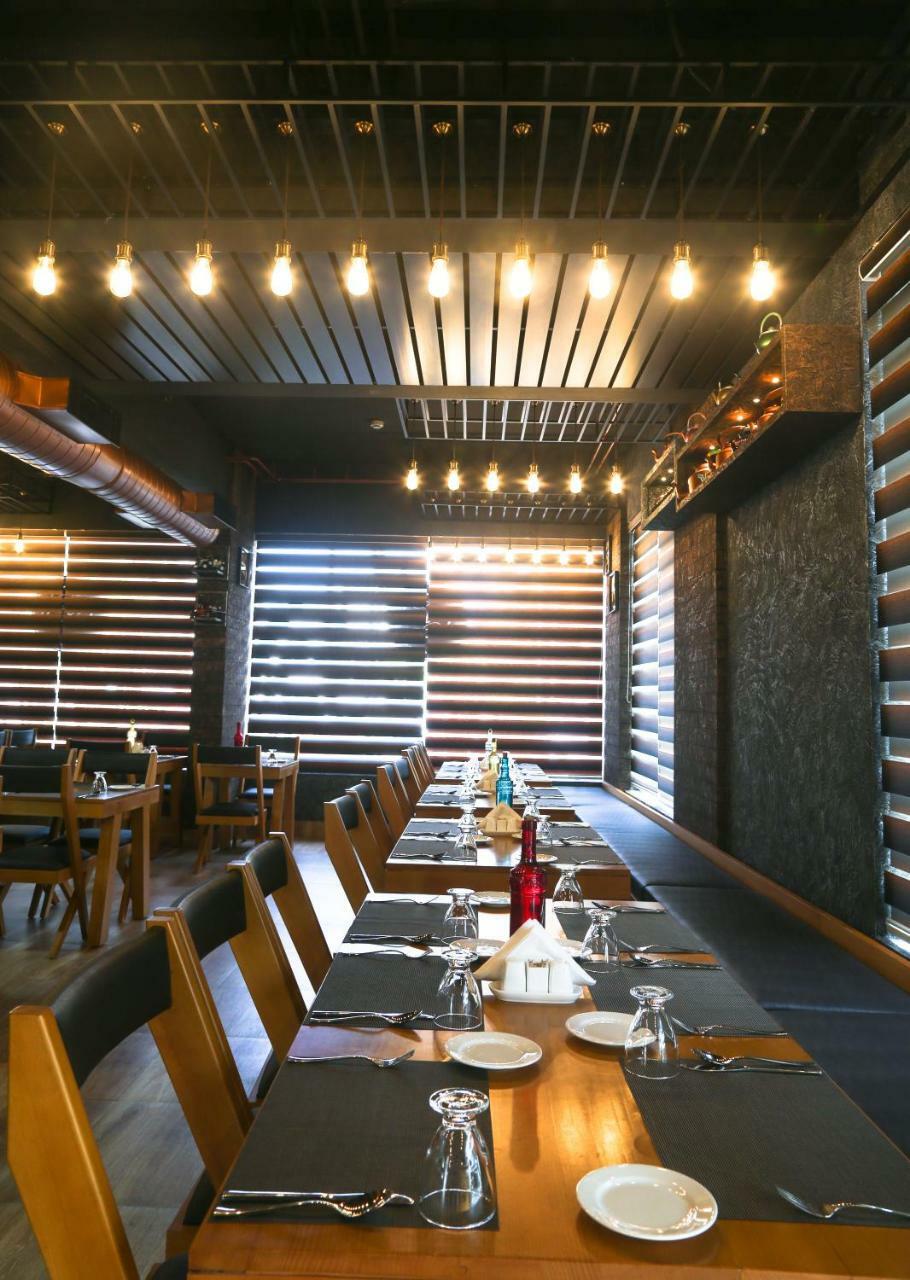 Kent Baywatch Suites Kochi Exterior foto