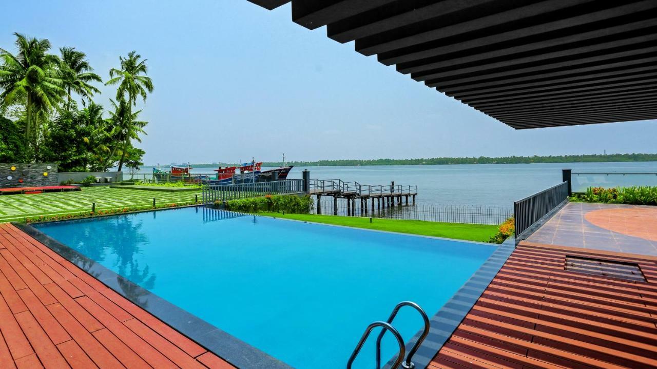 Kent Baywatch Suites Kochi Exterior foto