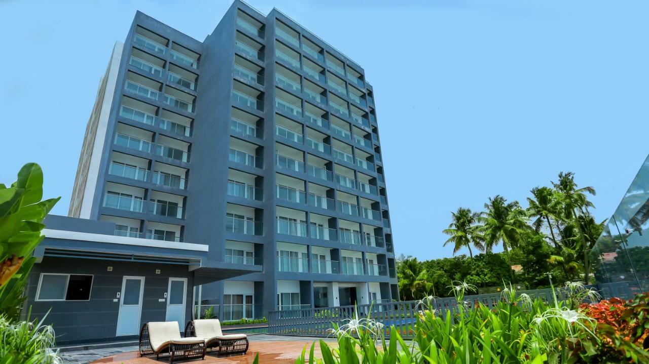 Kent Baywatch Suites Kochi Exterior foto